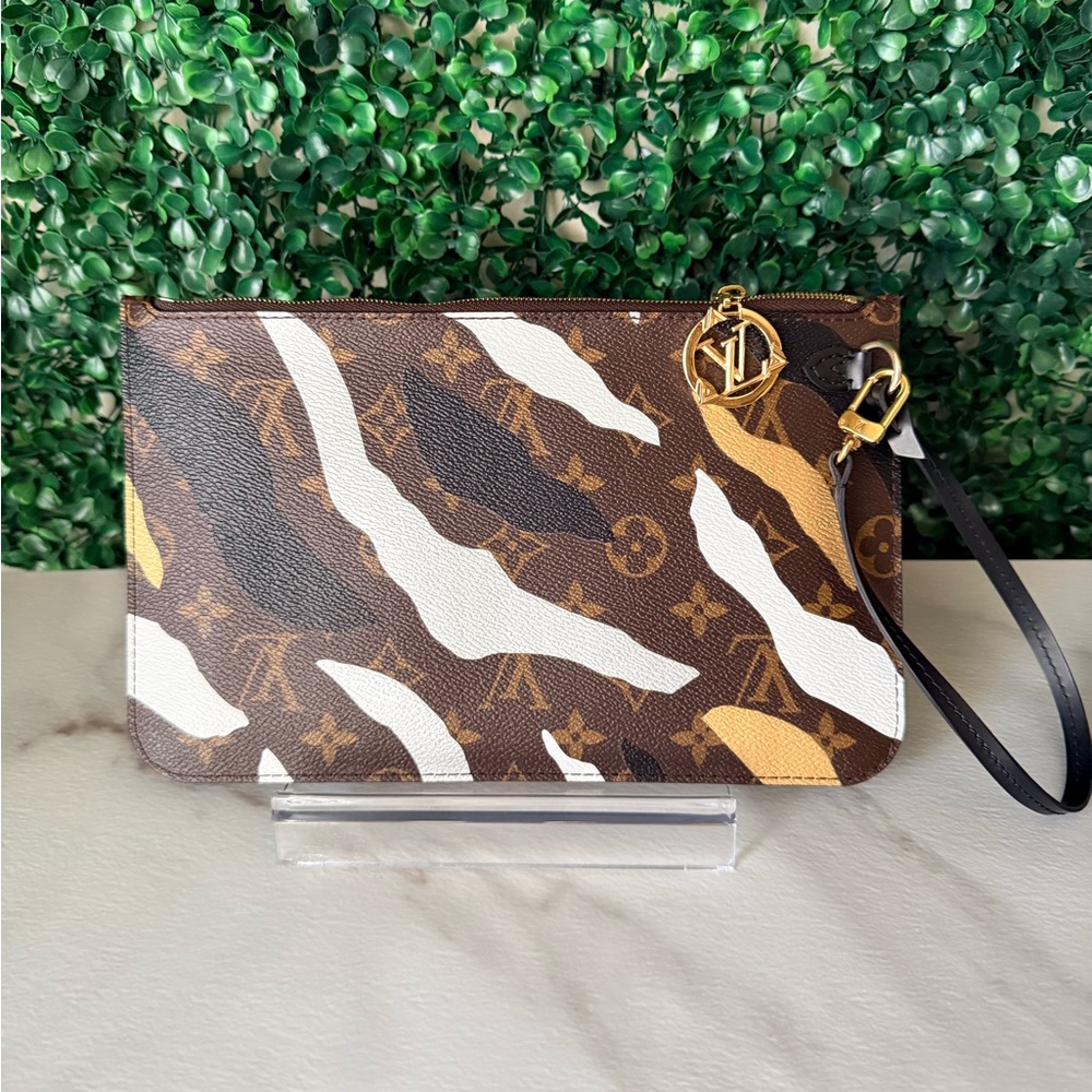 Louis Vuitton Monogram Limited Edition League of Legends Neverfull Pouch